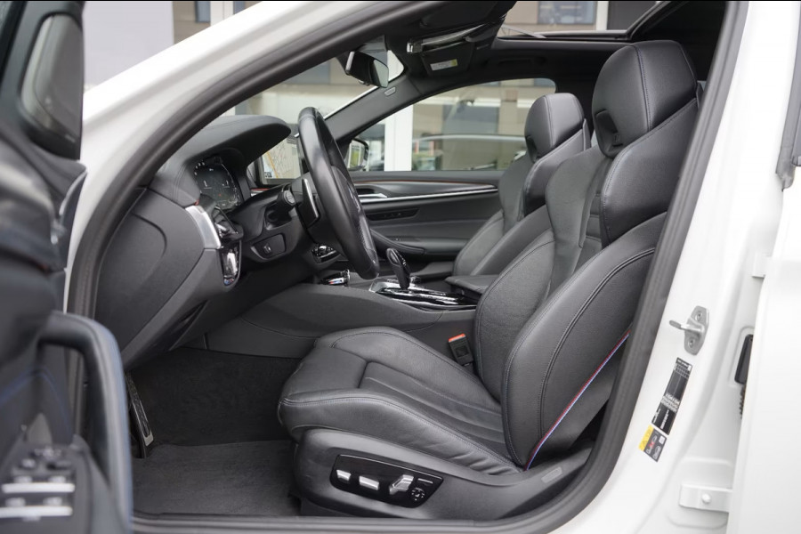 BMW 5 Serie Touring 530e M-SPORT PRO ** LASER, M-SPORT SPORTST, PANORAMA, ACC, HuD, 19-inch LMV ** 1e EIG - UNFALLFREI - BMW GAR ** ** INFORMEER OOK NAAR ONZE AANTREKKELIJKE FINANCIAL-LEASE TARIEVEN **