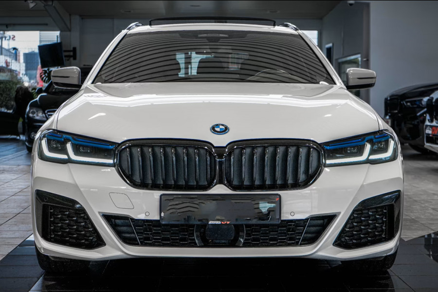 BMW 5 Serie Touring 530e M-SPORT PRO ** LASER, M-SPORT SPORTST, PANORAMA, ACC, HuD, 19-inch LMV ** 1e EIG - UNFALLFREI - BMW GAR ** ** INFORMEER OOK NAAR ONZE AANTREKKELIJKE FINANCIAL-LEASE TARIEVEN **