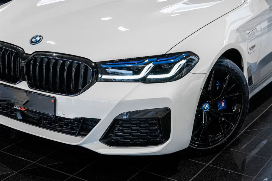 BMW 5 Serie Touring 530e M-SPORT PRO ** LASER, M-SPORT SPORTST, PANORAMA, ACC, HuD, 19-inch LMV ** 1e EIG - UNFALLFREI - BMW GAR ** ** INFORMEER OOK NAAR ONZE AANTREKKELIJKE FINANCIAL-LEASE TARIEVEN **