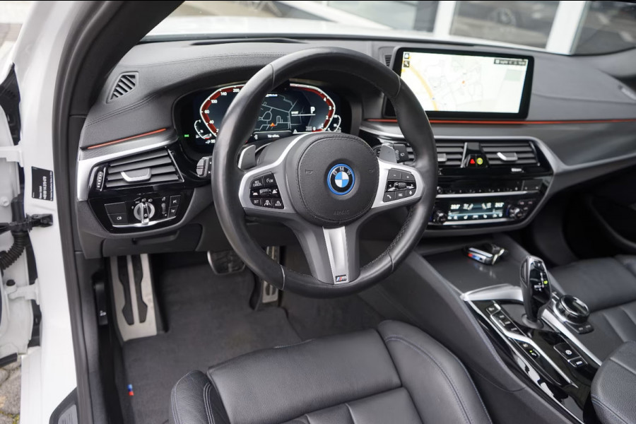 BMW 5 Serie Touring 530e M-SPORT PRO ** LASER, M-SPORT SPORTST, PANORAMA, ACC, HuD, 19-inch LMV ** 1e EIG - UNFALLFREI - BMW GAR ** ** INFORMEER OOK NAAR ONZE AANTREKKELIJKE FINANCIAL-LEASE TARIEVEN **