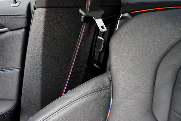 BMW 5 Serie Touring 530e M-SPORT PRO ** LASER, M-SPORT SPORTST, PANORAMA, ACC, HuD, 19-inch LMV ** 1e EIG - UNFALLFREI - BMW GAR ** ** INFORMEER OOK NAAR ONZE AANTREKKELIJKE FINANCIAL-LEASE TARIEVEN **