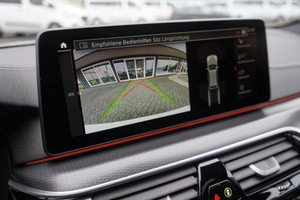 BMW 5 Serie Touring 530e M-SPORT PRO ** LASER, M-SPORT SPORTST, PANORAMA, ACC, HuD, 19-inch LMV ** 1e EIG - UNFALLFREI - BMW GAR ** ** INFORMEER OOK NAAR ONZE AANTREKKELIJKE FINANCIAL-LEASE TARIEVEN **