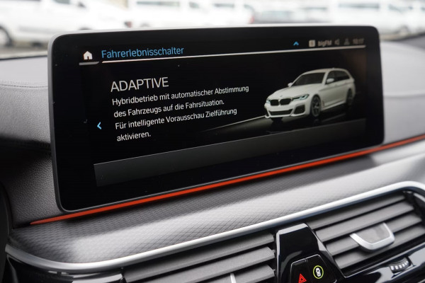 BMW 5 Serie Touring 530e M-SPORT PRO ** LASER, M-SPORT SPORTST, PANORAMA, ACC, HuD, 19-inch LMV ** 1e EIG - UNFALLFREI - BMW GAR ** ** INFORMEER OOK NAAR ONZE AANTREKKELIJKE FINANCIAL-LEASE TARIEVEN **