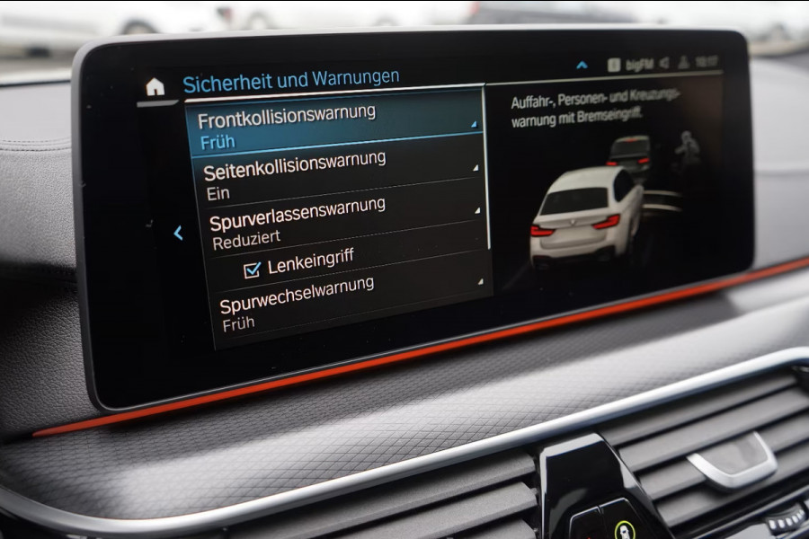 BMW 5 Serie Touring 530e M-SPORT PRO ** LASER, M-SPORT SPORTST, PANORAMA, ACC, HuD, 19-inch LMV ** 1e EIG - UNFALLFREI - BMW GAR ** ** INFORMEER OOK NAAR ONZE AANTREKKELIJKE FINANCIAL-LEASE TARIEVEN **