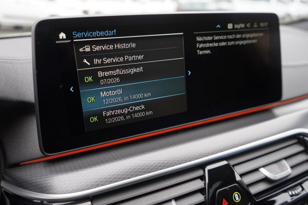 BMW 5 Serie Touring 530e M-SPORT PRO ** LASER, M-SPORT SPORTST, PANORAMA, ACC, HuD, 19-inch LMV ** 1e EIG - UNFALLFREI - BMW GAR ** ** INFORMEER OOK NAAR ONZE AANTREKKELIJKE FINANCIAL-LEASE TARIEVEN **