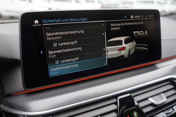 BMW 5 Serie Touring 530e M-SPORT PRO ** LASER, M-SPORT SPORTST, PANORAMA, ACC, HuD, 19-inch LMV ** 1e EIG - UNFALLFREI - BMW GAR ** ** INFORMEER OOK NAAR ONZE AANTREKKELIJKE FINANCIAL-LEASE TARIEVEN **