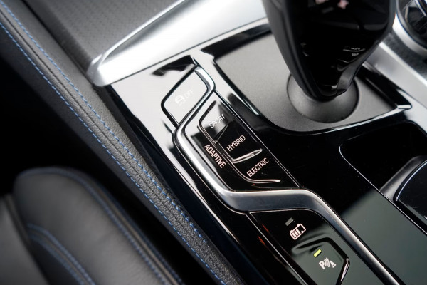 BMW 5 Serie Touring 530e M-SPORT PRO ** LASER, M-SPORT SPORTST, PANORAMA, ACC, HuD, 19-inch LMV ** 1e EIG - UNFALLFREI - BMW GAR ** ** INFORMEER OOK NAAR ONZE AANTREKKELIJKE FINANCIAL-LEASE TARIEVEN **