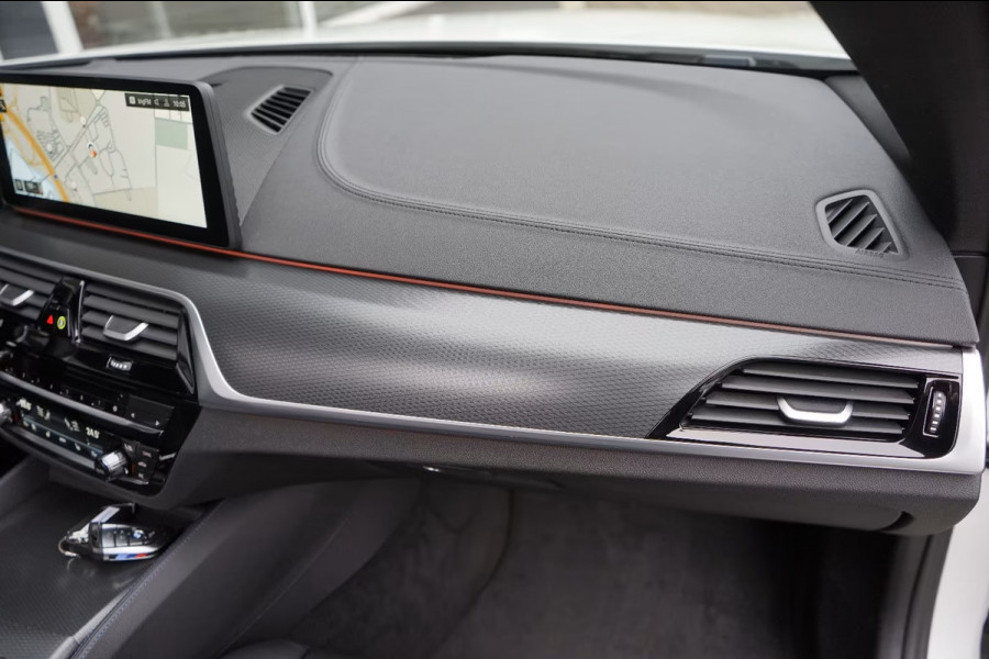 BMW 5 Serie Touring 530e M-SPORT PRO ** LASER, M-SPORT SPORTST, PANORAMA, ACC, HuD, 19-inch LMV ** 1e EIG - UNFALLFREI - BMW GAR ** ** INFORMEER OOK NAAR ONZE AANTREKKELIJKE FINANCIAL-LEASE TARIEVEN **