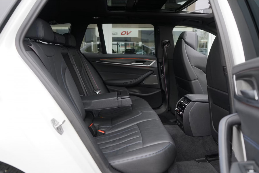 BMW 5 Serie Touring 530e M-SPORT PRO ** LASER, M-SPORT SPORTST, PANORAMA, ACC, HuD, 19-inch LMV ** 1e EIG - UNFALLFREI - BMW GAR ** ** INFORMEER OOK NAAR ONZE AANTREKKELIJKE FINANCIAL-LEASE TARIEVEN **