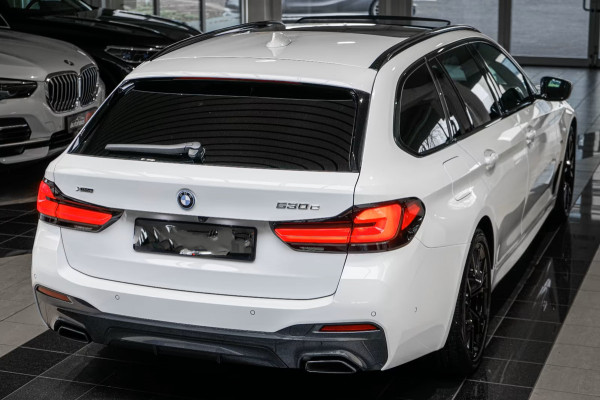 BMW 5 Serie Touring 530e M-SPORT PRO ** LASER, M-SPORT SPORTST, PANORAMA, ACC, HuD, 19-inch LMV ** 1e EIG - UNFALLFREI - BMW GAR ** ** INFORMEER OOK NAAR ONZE AANTREKKELIJKE FINANCIAL-LEASE TARIEVEN **