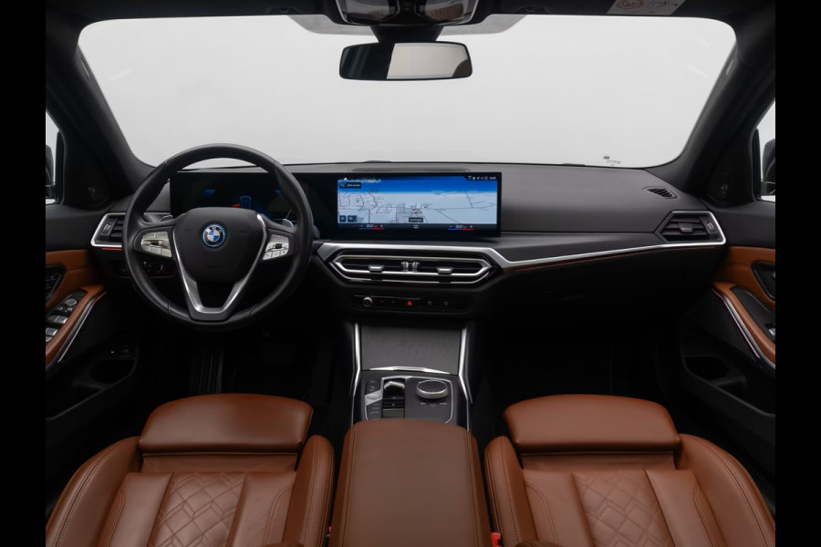 BMW 3 Serie Touring 330e (215kW / 292pk) ** ADAPT. LED, BRUIN IND. LEDER, PANO, WIDESCR, MEMORY, TREKH, H&K ** 1e EIG - VOL. BMW ONDERH ** ** INFORMEER OOK NAAR ONZE AANTREKKELIJKE FINANCIAL-LEASE TARIEVEN **