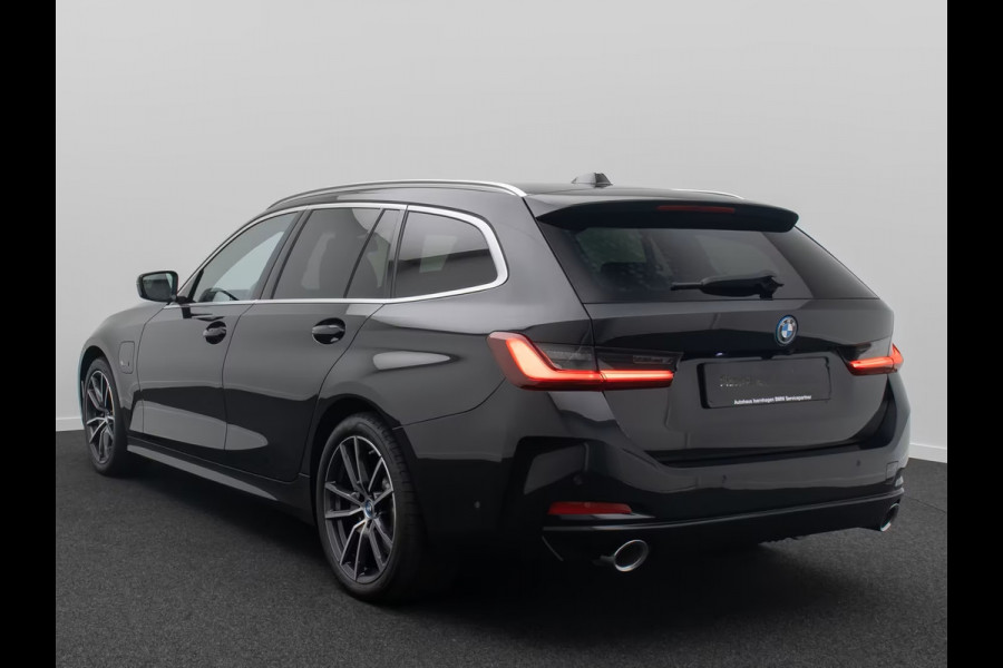 BMW 3 Serie Touring 330e (215kW / 292pk) ** ADAPT. LED, BRUIN IND. LEDER, PANO, WIDESCR, MEMORY, TREKH, H&K ** 1e EIG - VOL. BMW ONDERH ** ** INFORMEER OOK NAAR ONZE AANTREKKELIJKE FINANCIAL-LEASE TARIEVEN **