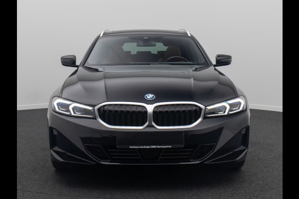 BMW 3 Serie Touring 330e (215kW / 292pk) ** ADAPT. LED, BRUIN IND. LEDER, PANO, WIDESCR, MEMORY, TREKH, H&K ** 1e EIG - VOL. BMW ONDERH ** ** INFORMEER OOK NAAR ONZE AANTREKKELIJKE FINANCIAL-LEASE TARIEVEN **