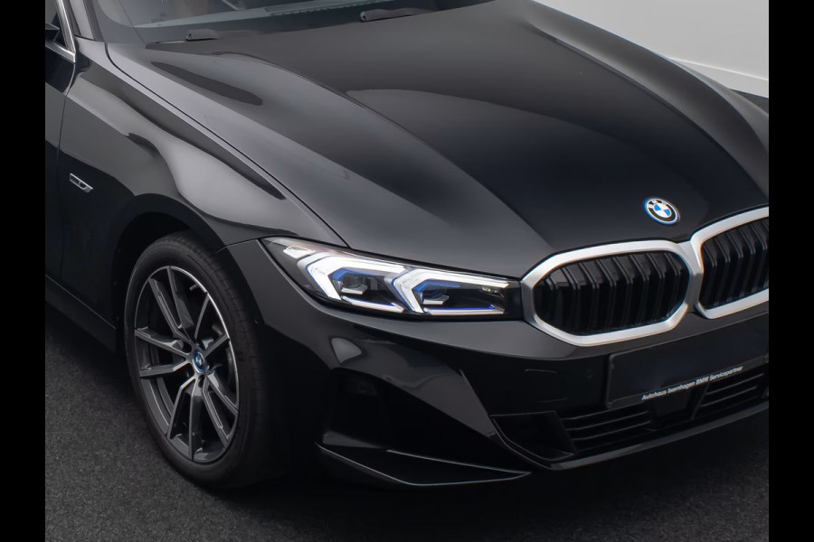 BMW 3 Serie Touring 330e (215kW / 292pk) ** ADAPT. LED, BRUIN IND. LEDER, PANO, WIDESCR, MEMORY, TREKH, H&K ** 1e EIG - VOL. BMW ONDERH ** ** INFORMEER OOK NAAR ONZE AANTREKKELIJKE FINANCIAL-LEASE TARIEVEN **