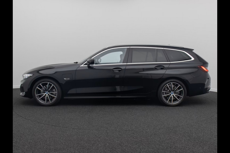 BMW 3 Serie Touring 330e (215kW / 292pk) ** ADAPT. LED, BRUIN IND. LEDER, PANO, WIDESCR, MEMORY, TREKH, H&K ** 1e EIG - VOL. BMW ONDERH ** ** INFORMEER OOK NAAR ONZE AANTREKKELIJKE FINANCIAL-LEASE TARIEVEN **