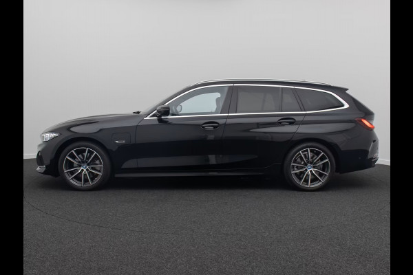 BMW 3 Serie Touring 330e (215kW / 292pk) ** ADAPT. LED, BRUIN IND. LEDER, PANO, WIDESCR, MEMORY, TREKH, H&K ** 1e EIG - VOL. BMW ONDERH ** ** INFORMEER OOK NAAR ONZE AANTREKKELIJKE FINANCIAL-LEASE TARIEVEN **