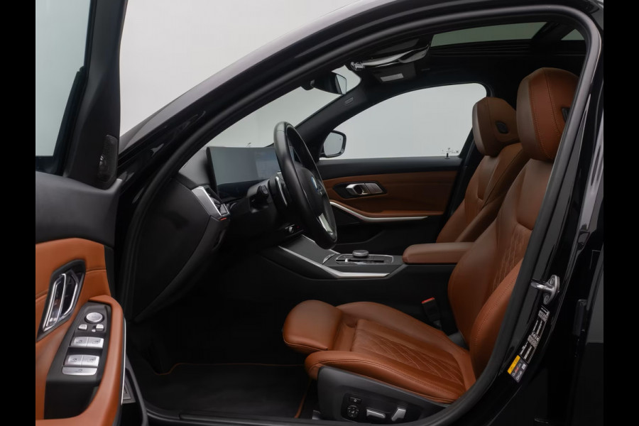 BMW 3 Serie Touring 330e (215kW / 292pk) ** ADAPT. LED, BRUIN IND. LEDER, PANO, WIDESCR, MEMORY, TREKH, H&K ** 1e EIG - VOL. BMW ONDERH ** ** INFORMEER OOK NAAR ONZE AANTREKKELIJKE FINANCIAL-LEASE TARIEVEN **