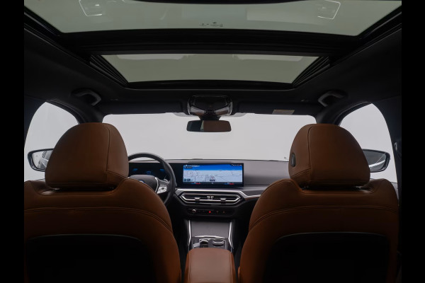 BMW 3 Serie Touring 330e (215kW / 292pk) ** ADAPT. LED, BRUIN IND. LEDER, PANO, WIDESCR, MEMORY, TREKH, H&K ** 1e EIG - VOL. BMW ONDERH ** ** INFORMEER OOK NAAR ONZE AANTREKKELIJKE FINANCIAL-LEASE TARIEVEN **