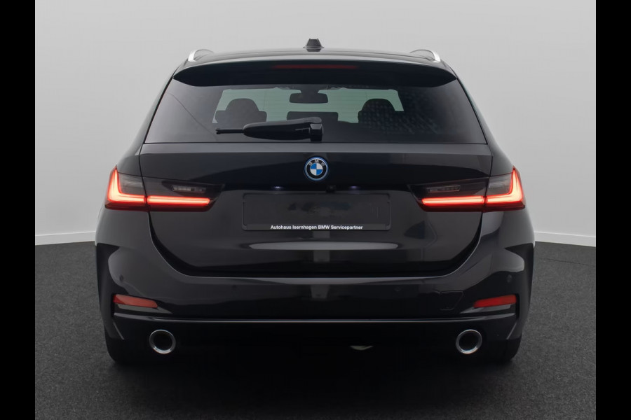 BMW 3 Serie Touring 330e (215kW / 292pk) ** ADAPT. LED, BRUIN IND. LEDER, PANO, WIDESCR, MEMORY, TREKH, H&K ** 1e EIG - VOL. BMW ONDERH ** ** INFORMEER OOK NAAR ONZE AANTREKKELIJKE FINANCIAL-LEASE TARIEVEN **