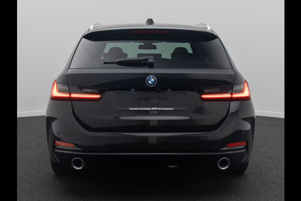 BMW 3 Serie Touring 330e (215kW / 292pk) ** ADAPT. LED, BRUIN IND. LEDER, PANO, WIDESCR, MEMORY, TREKH, H&K ** 1e EIG - VOL. BMW ONDERH ** ** INFORMEER OOK NAAR ONZE AANTREKKELIJKE FINANCIAL-LEASE TARIEVEN **