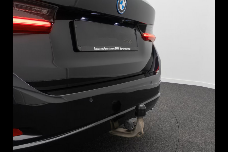 BMW 3 Serie Touring 330e (215kW / 292pk) ** ADAPT. LED, BRUIN IND. LEDER, PANO, WIDESCR, MEMORY, TREKH, H&K ** 1e EIG - VOL. BMW ONDERH ** ** INFORMEER OOK NAAR ONZE AANTREKKELIJKE FINANCIAL-LEASE TARIEVEN **