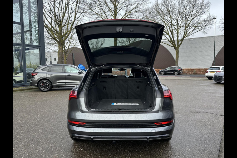 Audi e-tron 55 quattro S edition 95 kWh S-LINE BINNEN & BUITEN | SOH 94% | ORIG. NL AUTO | CAMERA | ELEK. KOFFERBAK | ADAPTIEVE CRUISE CONTROL | STOELVERWARMING | MEMORY SEATS |AFN. TREKHAAK | AUDI DEALER ONDERHOUDEN | RIJKLAAR + 12 MND BOVAG GARANTIE