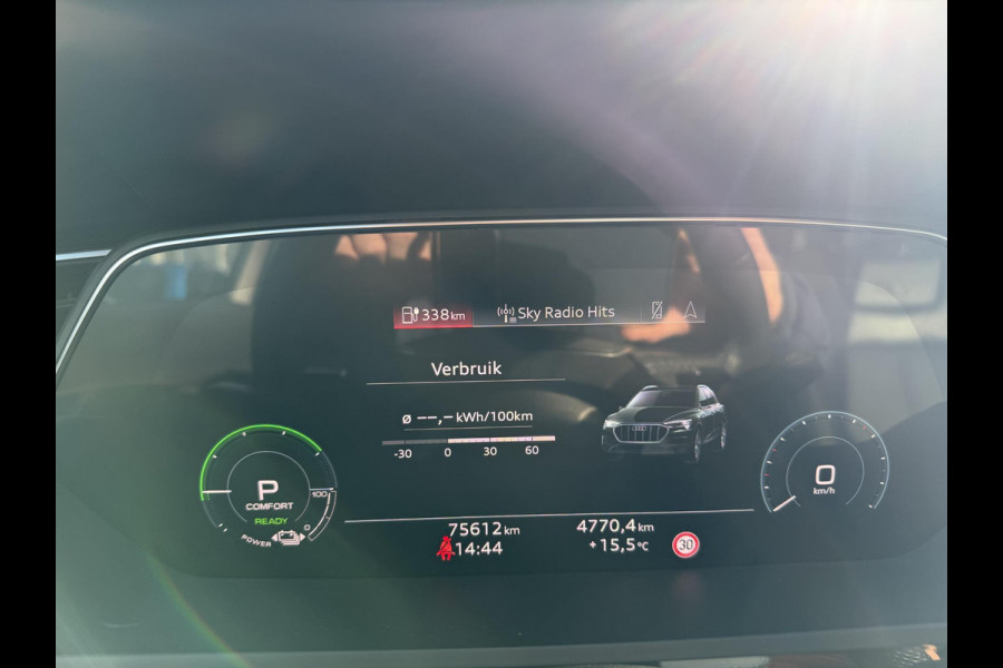 Audi e-tron 55 quattro S edition 95 kWh S-LINE BINNEN & BUITEN | SOH 94% | ORIG. NL AUTO | CAMERA | ELEK. KOFFERBAK | ADAPTIEVE CRUISE CONTROL | STOELVERWARMING | MEMORY SEATS |AFN. TREKHAAK | AUDI DEALER ONDERHOUDEN | RIJKLAAR + 12 MND BOVAG GARANTIE