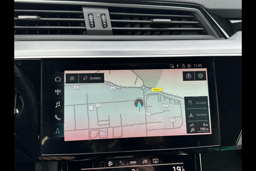 Audi e-tron 55 quattro S edition 95 kWh S-LINE BINNEN & BUITEN | SOH 94% | ORIG. NL AUTO | CAMERA | ELEK. KOFFERBAK | ADAPTIEVE CRUISE CONTROL | STOELVERWARMING | MEMORY SEATS |AFN. TREKHAAK | AUDI DEALER ONDERHOUDEN | RIJKLAAR + 12 MND BOVAG GARANTIE