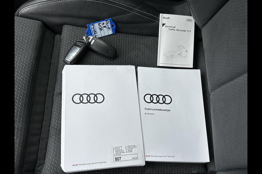 Audi e-tron 55 quattro S edition 95 kWh S-LINE BINNEN & BUITEN | SOH 94% | ORIG. NL AUTO | CAMERA | ELEK. KOFFERBAK | ADAPTIEVE CRUISE CONTROL | STOELVERWARMING | MEMORY SEATS |AFN. TREKHAAK | AUDI DEALER ONDERHOUDEN | RIJKLAAR + 12 MND BOVAG GARANTIE