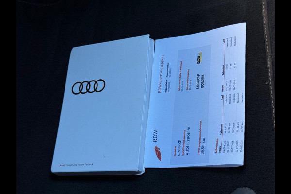 Audi e-tron E-tron quattro Launch edition Black 2x S - LINE, panoramadak, 1/2 lederen sportinterieur, vele opties, NL auto