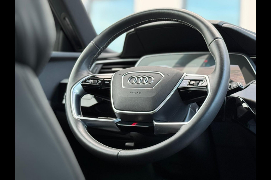 Audi e-tron E-tron quattro Launch edition Black 2x S - LINE, panoramadak, 1/2 lederen sportinterieur, vele opties, NL auto