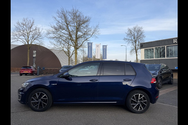 Volkswagen e-Golf e-Golf SOH 90% | WARMTEPOMP | CAMERA | VIRTUAL DASH | DODE HOEK | CARPLAY | STOELVERWARMING | ALL SEASON BANDEN | KEYLESS START & GO | RIJKLAAR INCL. 12 MND BOVAG GARANTIE