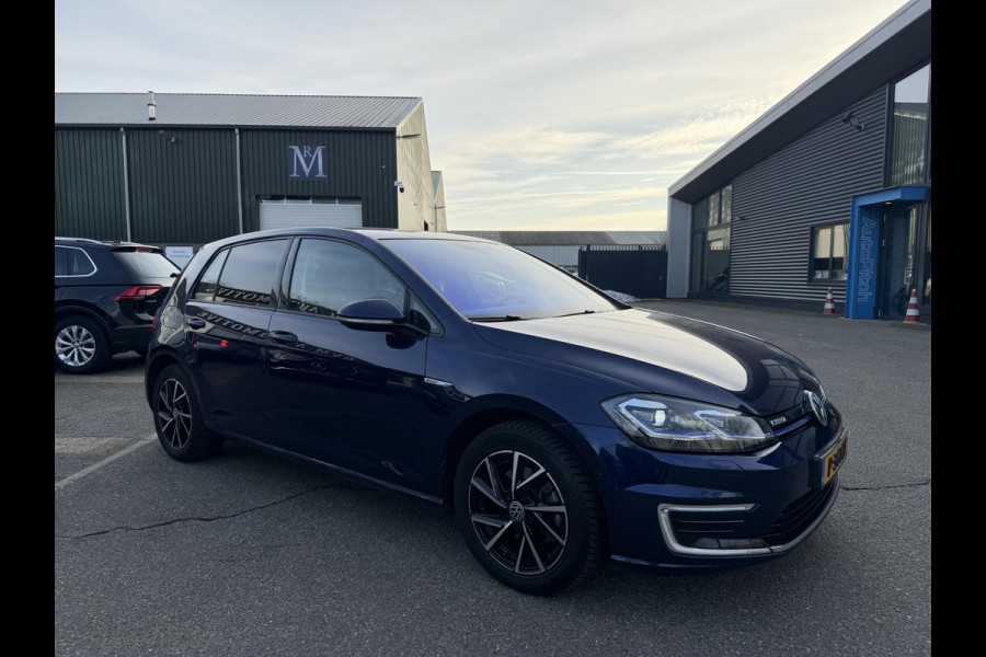 Volkswagen e-Golf e-Golf SOH 90% | WARMTEPOMP | CAMERA | VIRTUAL DASH | DODE HOEK | CARPLAY | STOELVERWARMING | ALL SEASON BANDEN | KEYLESS START & GO | RIJKLAAR INCL. 12 MND BOVAG GARANTIE