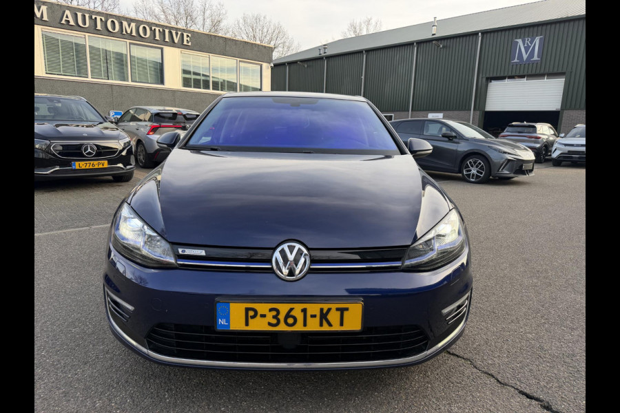 Volkswagen e-Golf e-Golf SOH 90% | WARMTEPOMP | CAMERA | VIRTUAL DASH | DODE HOEK | CARPLAY | STOELVERWARMING | ALL SEASON BANDEN | KEYLESS START & GO | RIJKLAAR INCL. 12 MND BOVAG GARANTIE
