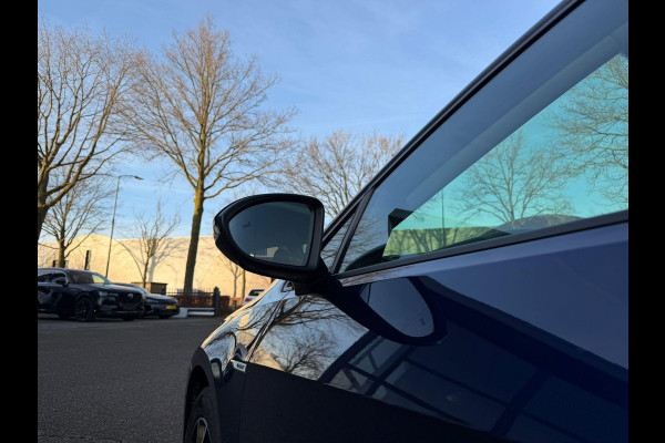 Volkswagen e-Golf e-Golf SOH 90% | WARMTEPOMP | CAMERA | VIRTUAL DASH | DODE HOEK | CARPLAY | STOELVERWARMING | ALL SEASON BANDEN | KEYLESS START & GO | RIJKLAAR INCL. 12 MND BOVAG GARANTIE
