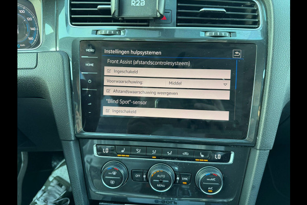 Volkswagen e-Golf e-Golf SOH 90% | WARMTEPOMP | CAMERA | VIRTUAL DASH | DODE HOEK | CARPLAY | STOELVERWARMING | ALL SEASON BANDEN | KEYLESS START & GO | RIJKLAAR INCL. 12 MND BOVAG GARANTIE