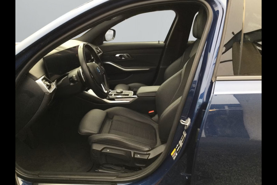 BMW 3 Serie Touring 330e (215kW / 292pk) ** ADAPT. LED, TREKH, HuD, LEDER/ALCANTARA, WIDESCR, 18-inch LMV ** 1e EIG - UNFALLFREI ** ** INFORMEER OOK NAAR ONZE AANTREKKELIJKE FINANCIAL-LEASE TARIEVEN **