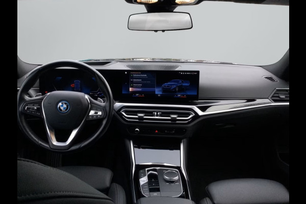 BMW 3 Serie Touring 330e (215kW / 292pk) ** ADAPT. LED, TREKH, HuD, LEDER/ALCANTARA, WIDESCR, 18-inch LMV ** 1e EIG - UNFALLFREI ** ** INFORMEER OOK NAAR ONZE AANTREKKELIJKE FINANCIAL-LEASE TARIEVEN **