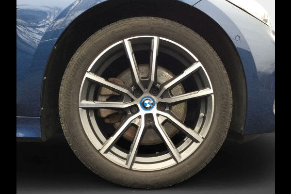 BMW 3 Serie Touring 330e (215kW / 292pk) ** ADAPT. LED, TREKH, HuD, LEDER/ALCANTARA, WIDESCR, 18-inch LMV ** 1e EIG - UNFALLFREI ** ** INFORMEER OOK NAAR ONZE AANTREKKELIJKE FINANCIAL-LEASE TARIEVEN **