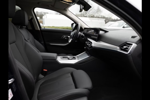 BMW 3 Serie Touring 330e (215kW / 292pk) ** ADAPT. LED, ADAPT CRUISE, HuD, LEDER, WIDESCR, 19-inch LMV ** 1e EIG - UNFALLFREI ** ** INFORMEER OOK NAAR ONZE AANTREKKELIJKE FINANCIAL-LEASE TARIEVEN **
