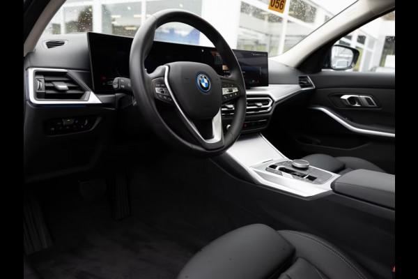 BMW 3 Serie Touring 330e (215kW / 292pk) ** ADAPT. LED, ADAPT CRUISE, HuD, LEDER, WIDESCR, 19-inch LMV ** 1e EIG - UNFALLFREI ** ** INFORMEER OOK NAAR ONZE AANTREKKELIJKE FINANCIAL-LEASE TARIEVEN **