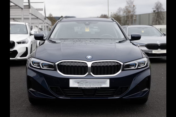 BMW 3 Serie Touring 330e (215kW / 292pk) ** ADAPT. LED, ADAPT CRUISE, HuD, LEDER, WIDESCR, 19-inch LMV ** 1e EIG - UNFALLFREI ** ** INFORMEER OOK NAAR ONZE AANTREKKELIJKE FINANCIAL-LEASE TARIEVEN **