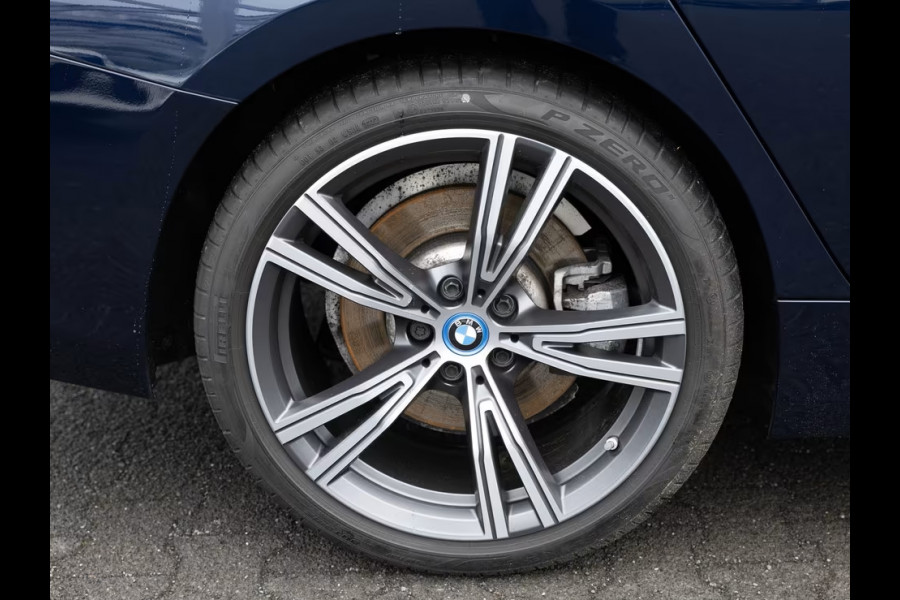 BMW 3 Serie Touring 330e (215kW / 292pk) ** ADAPT. LED, ADAPT CRUISE, HuD, LEDER, WIDESCR, 19-inch LMV ** 1e EIG - UNFALLFREI ** ** INFORMEER OOK NAAR ONZE AANTREKKELIJKE FINANCIAL-LEASE TARIEVEN **