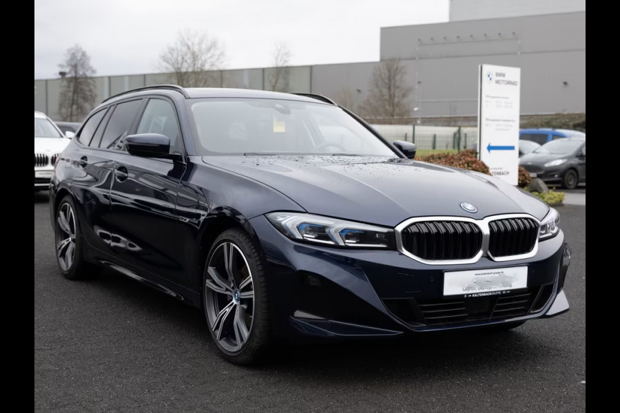 BMW 3 Serie Touring 330e (215kW / 292pk) ** ADAPT. LED, ADAPT CRUISE, HuD, LEDER, WIDESCR, 19-inch LMV ** 1e EIG - UNFALLFREI ** ** INFORMEER OOK NAAR ONZE AANTREKKELIJKE FINANCIAL-LEASE TARIEVEN **