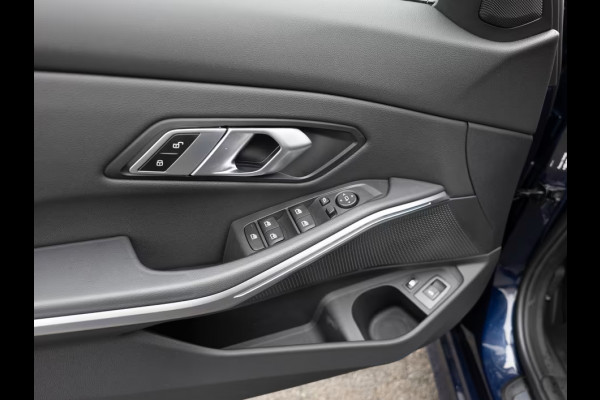 BMW 3 Serie Touring 330e (215kW / 292pk) ** ADAPT. LED, ADAPT CRUISE, HuD, LEDER, WIDESCR, 19-inch LMV ** 1e EIG - UNFALLFREI ** ** INFORMEER OOK NAAR ONZE AANTREKKELIJKE FINANCIAL-LEASE TARIEVEN **