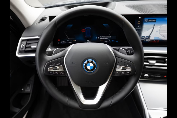 BMW 3 Serie Touring 330e (215kW / 292pk) ** ADAPT. LED, ADAPT CRUISE, HuD, LEDER, WIDESCR, 19-inch LMV ** 1e EIG - UNFALLFREI ** ** INFORMEER OOK NAAR ONZE AANTREKKELIJKE FINANCIAL-LEASE TARIEVEN **