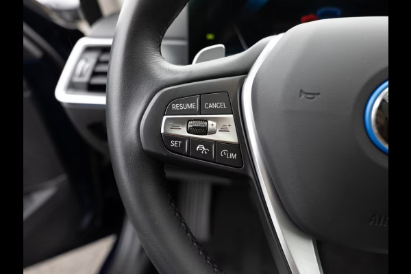 BMW 3 Serie Touring 330e (215kW / 292pk) ** ADAPT. LED, ADAPT CRUISE, HuD, LEDER, WIDESCR, 19-inch LMV ** 1e EIG - UNFALLFREI ** ** INFORMEER OOK NAAR ONZE AANTREKKELIJKE FINANCIAL-LEASE TARIEVEN **