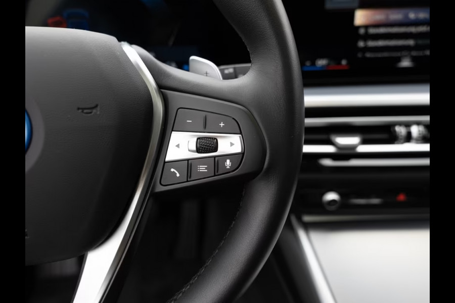 BMW 3 Serie Touring 330e (215kW / 292pk) ** ADAPT. LED, ADAPT CRUISE, HuD, LEDER, WIDESCR, 19-inch LMV ** 1e EIG - UNFALLFREI ** ** INFORMEER OOK NAAR ONZE AANTREKKELIJKE FINANCIAL-LEASE TARIEVEN **