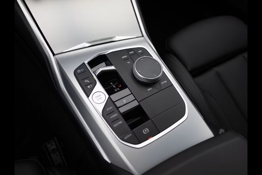 BMW 3 Serie Touring 330e (215kW / 292pk) ** ADAPT. LED, ADAPT CRUISE, HuD, LEDER, WIDESCR, 19-inch LMV ** 1e EIG - UNFALLFREI ** ** INFORMEER OOK NAAR ONZE AANTREKKELIJKE FINANCIAL-LEASE TARIEVEN **