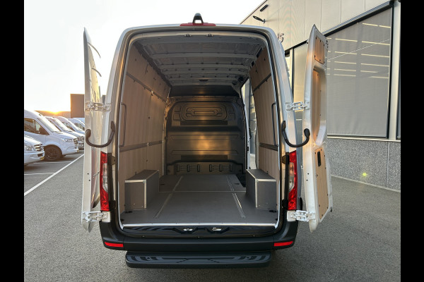 Mercedes-Benz Sprinter 317 CDI L2 H2 Automaat / 360 Camera / MBUX / Navigatie / Cruise control / Airco / 270 Graden achterdeuren